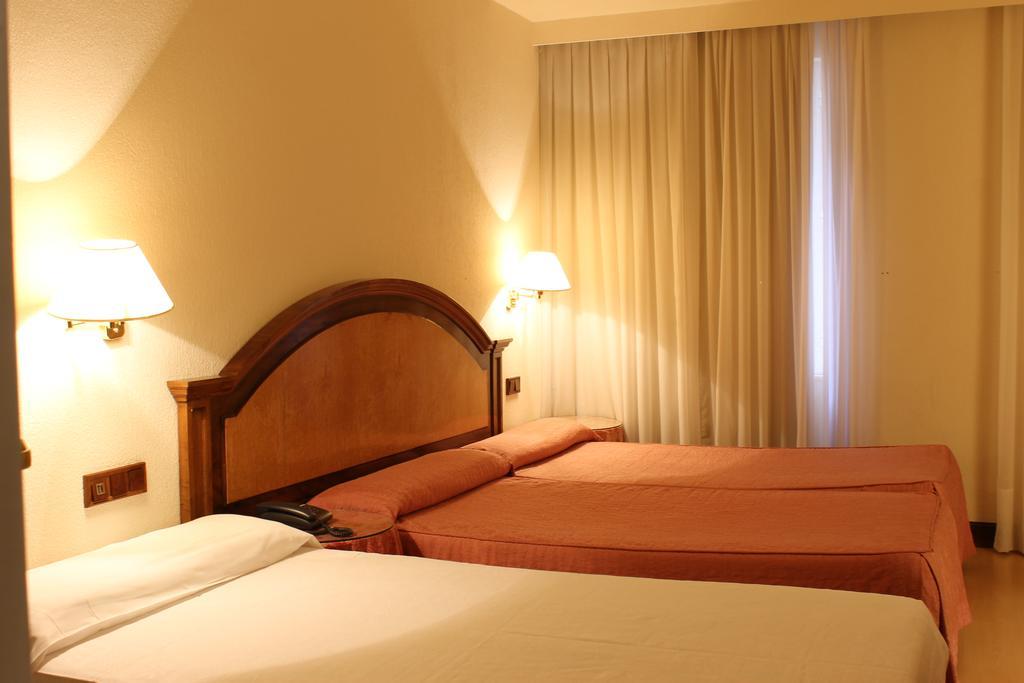 سلامنكا Hotel Monterrey الغرفة الصورة