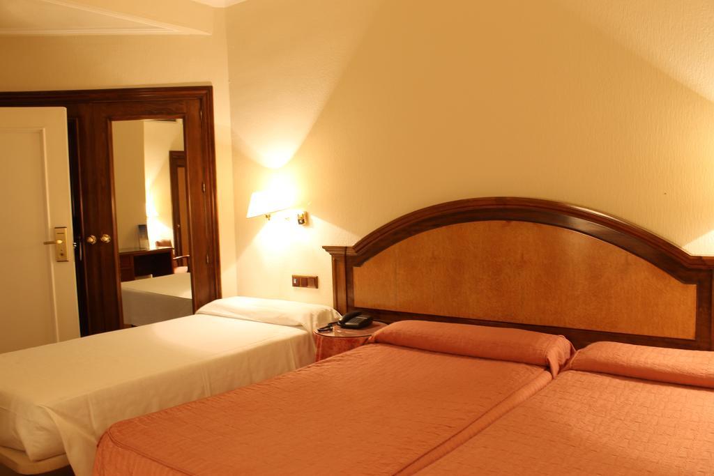 سلامنكا Hotel Monterrey الغرفة الصورة